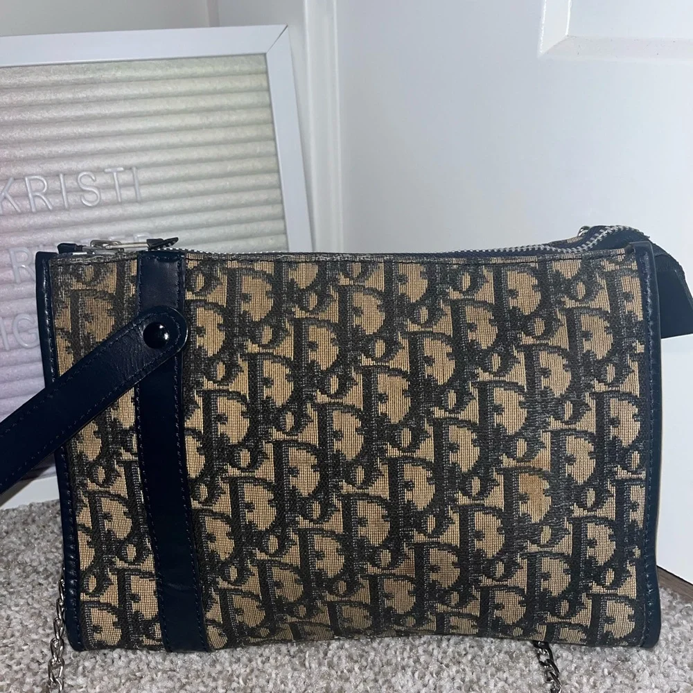 This is a vintage Christian Dior clutch/pouch signature navy Oblique monogram - Picture 4 of 14